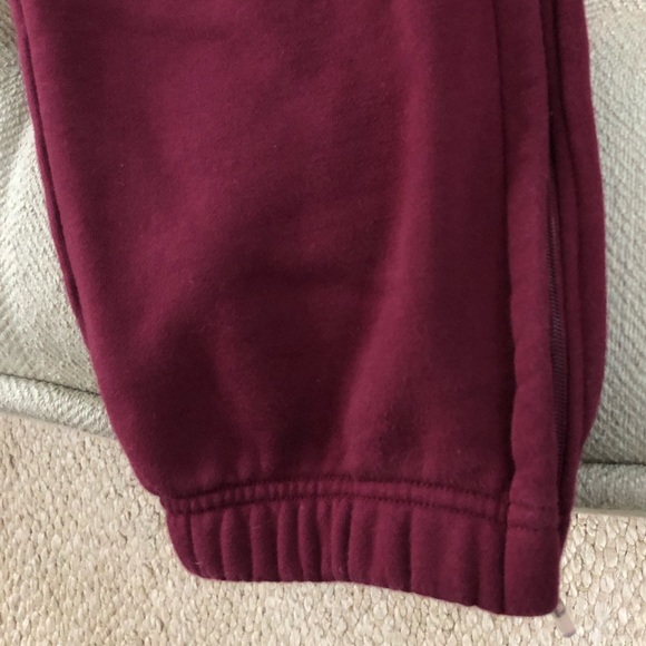 NEW BURGUNDY LOGO CHAMPION REVERSE WEAVE JOGGER - Picture 3 of 6